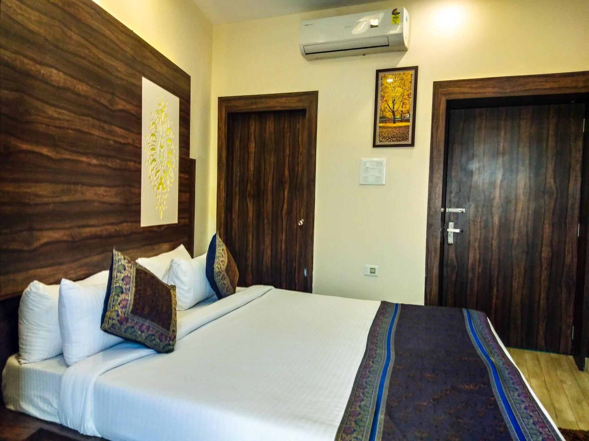 Dwivedi Hotels Sri Omkar Palace, Varanasi